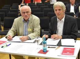Reinhard Stollreiter und Helmut Lange (v.r.) als bewährtes Team beim Wettbewerb des Brandenburgischen Chorverbandes am 30.06.2018 in Neuenhagen (bei Berlin).